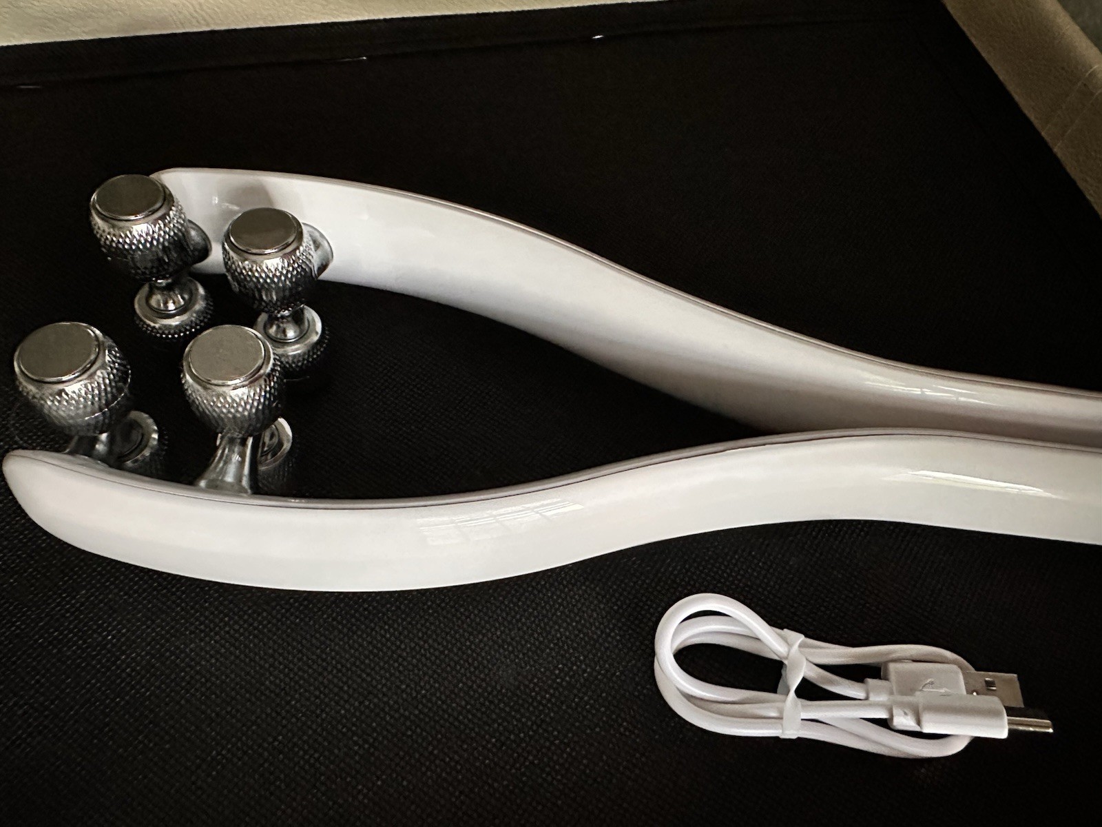 Microcurrent EMS, V-Shape Face Sculpting Tool for Jawline, USB rechargeable