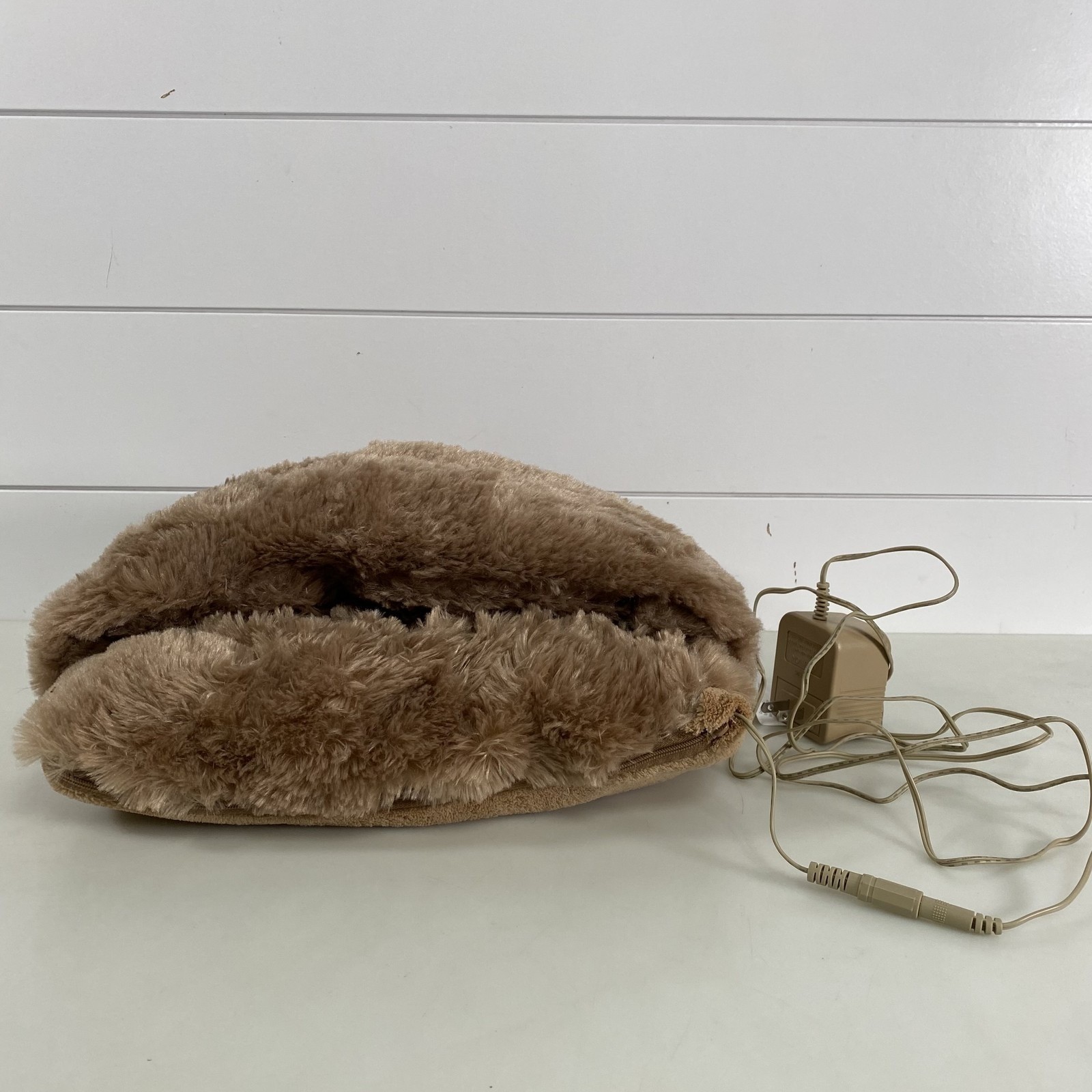 Brookstone Massaging Foot Warmer Heated Plush n-a-p Brown Electric Cozy Comfort
