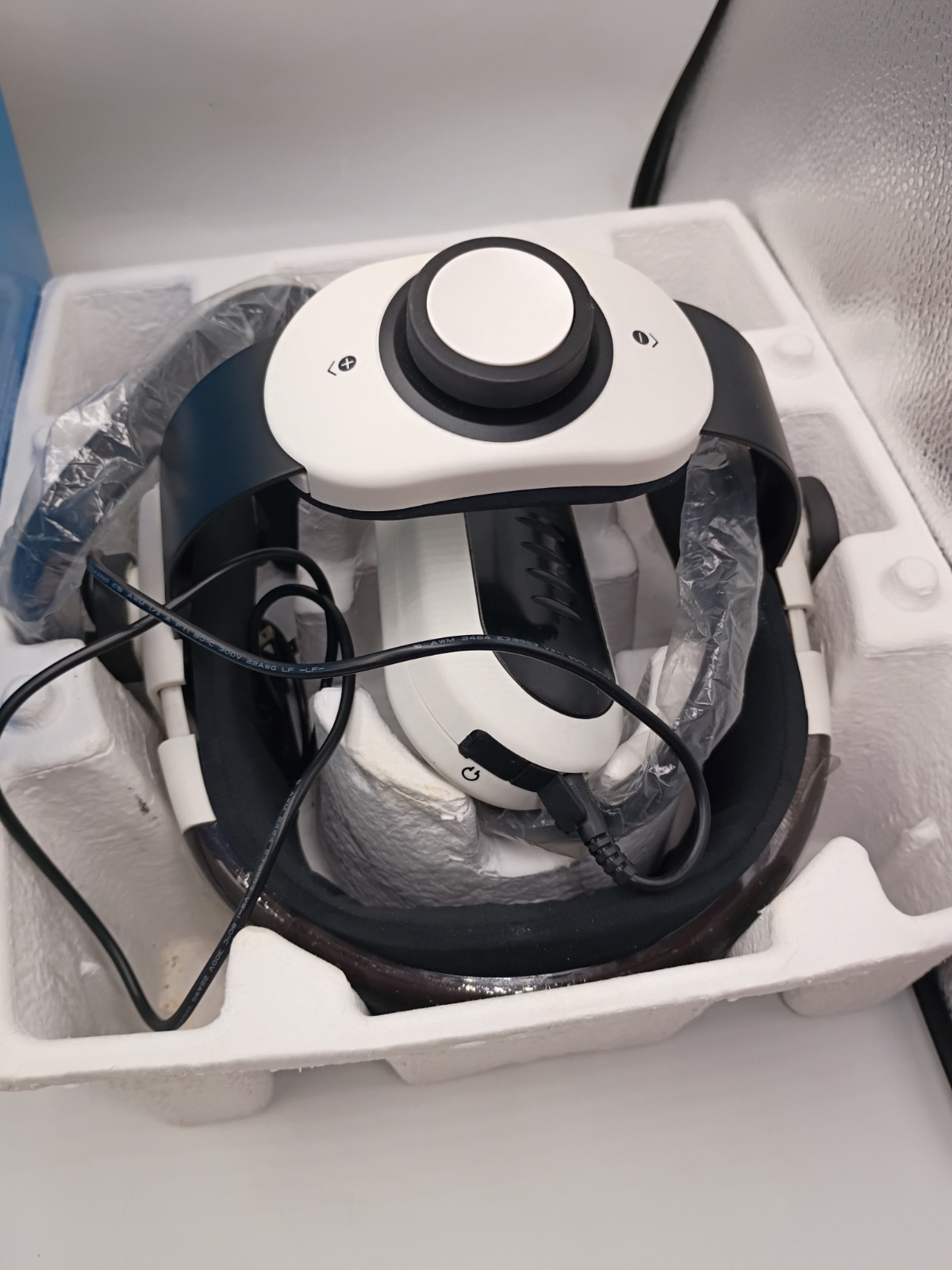 Breo iDream 1260 Digital Temple Head & Eye Massager – Has Plastic On READ TESTED