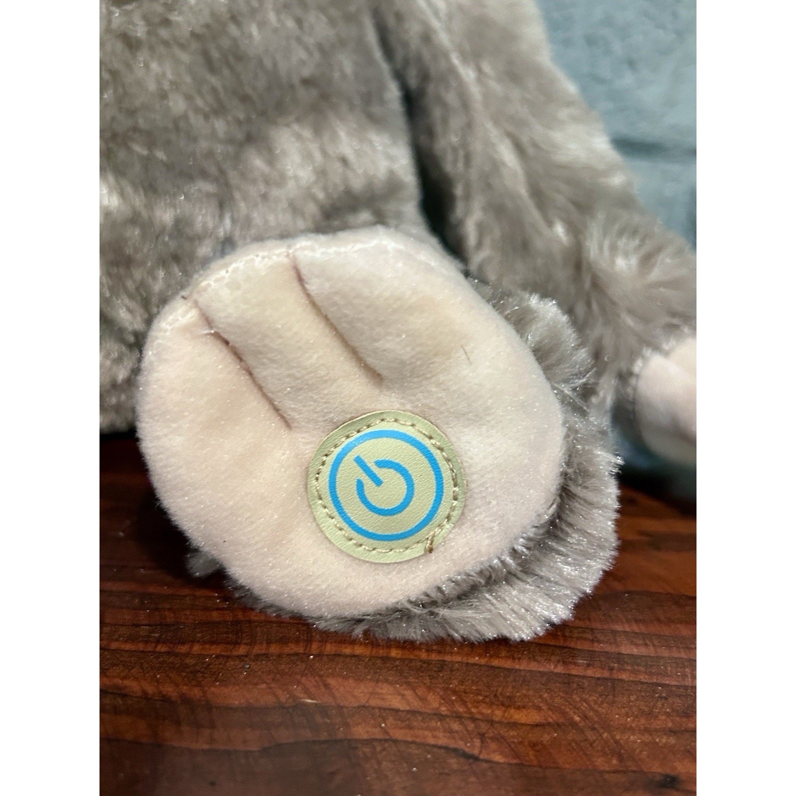 HEALTH TOUCH HUGGABLE SLOTH MASSAGER VIBRATION NECK/BACK/HOME/OFFICE