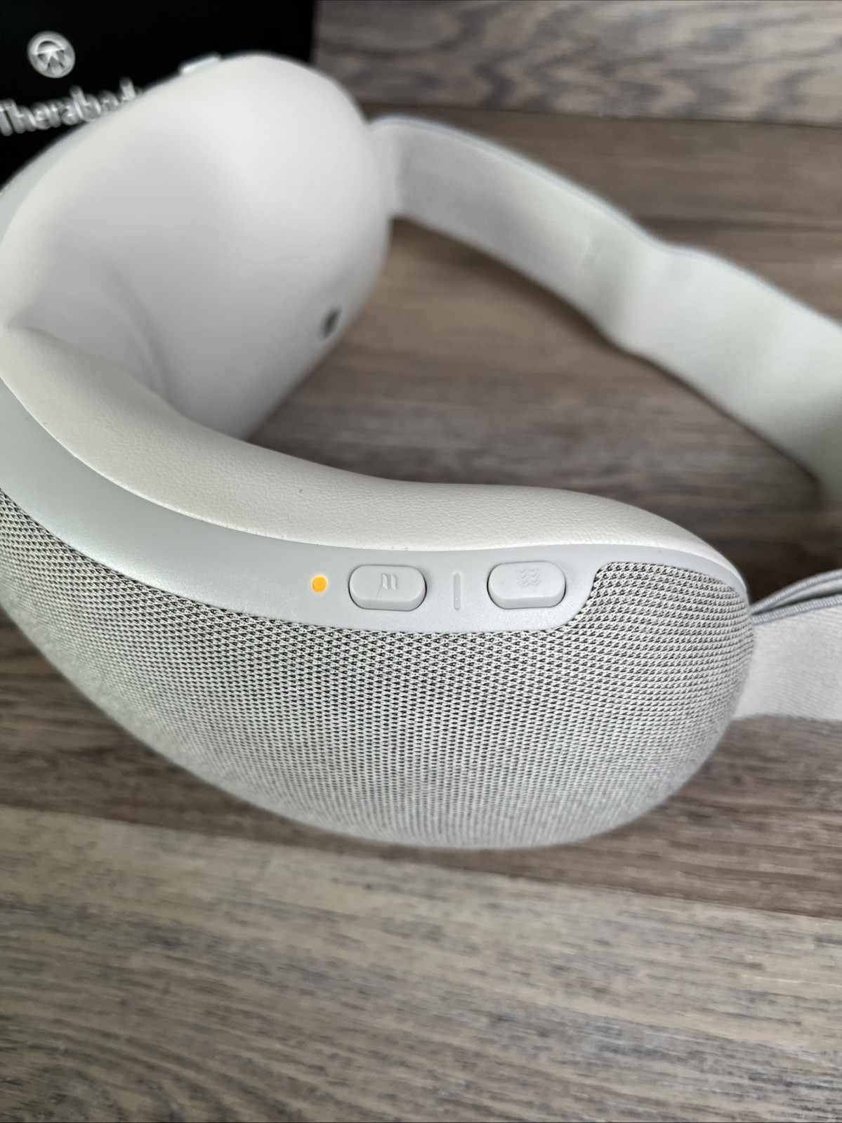 Therabody Smart Goggles White Gen 1 With Carrying Case Charging Cable