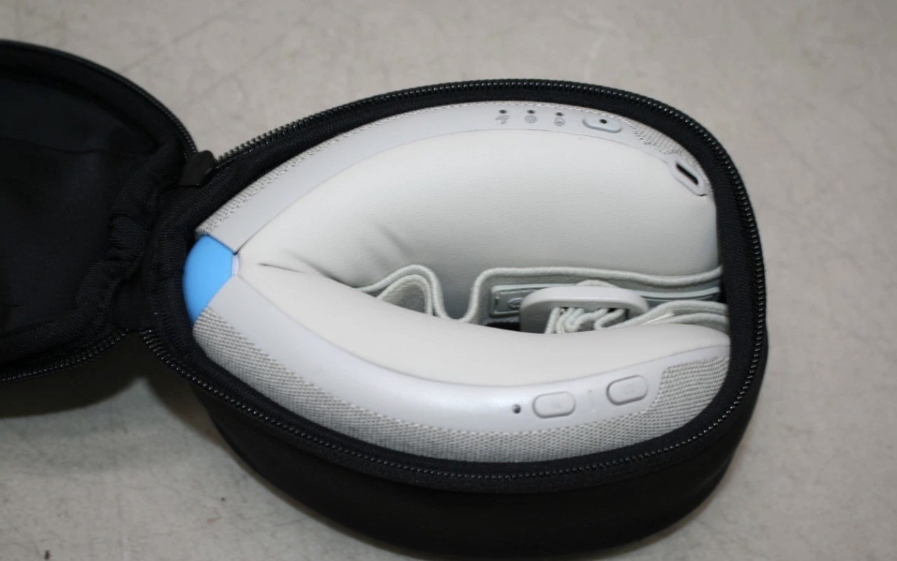 Therabody Smart Goggles White Gen 1 With Carrying Case Charging Cable