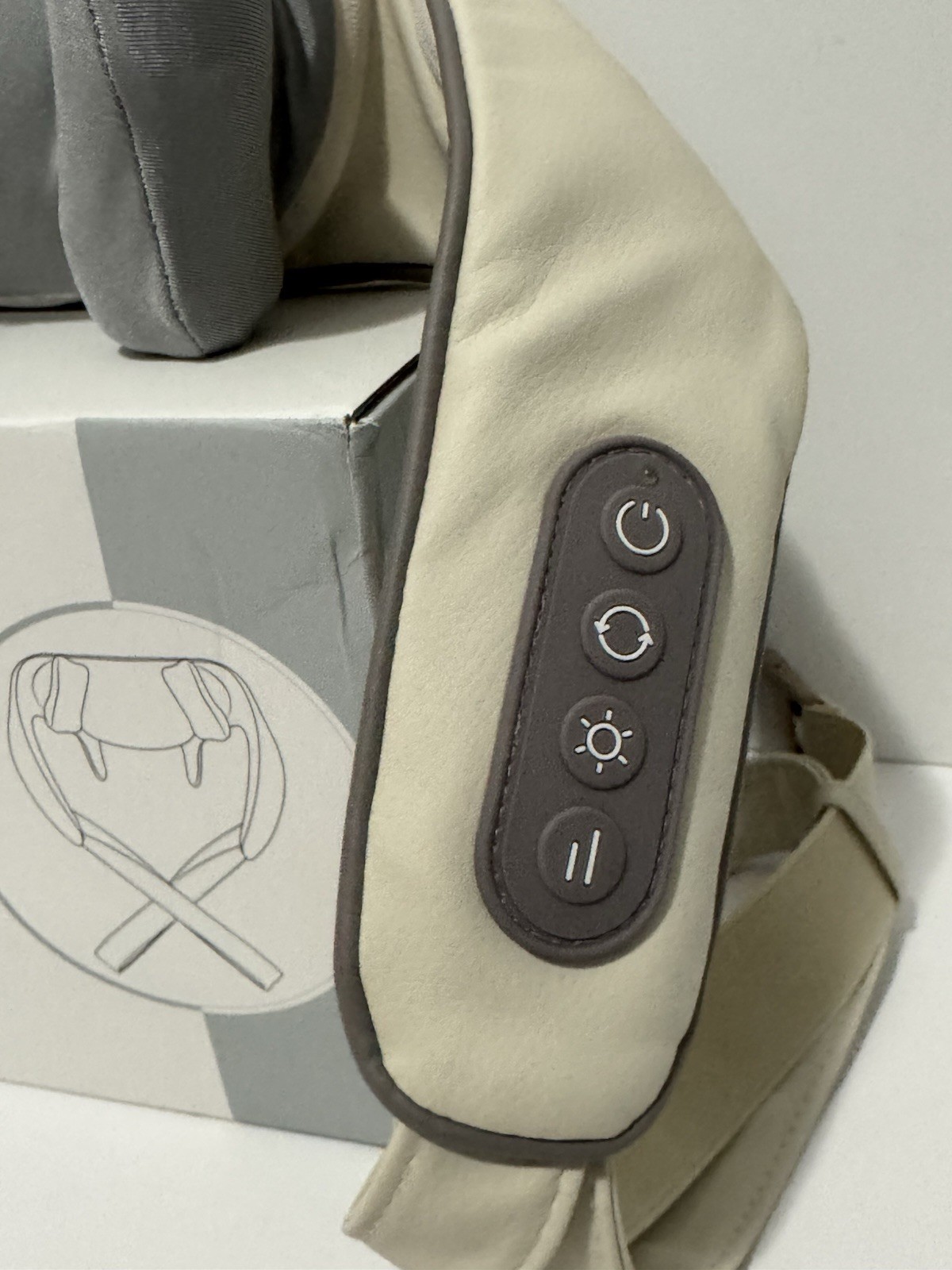 Wireless Heated Mini 5D Kneading Neck Massager HP-678, Beige