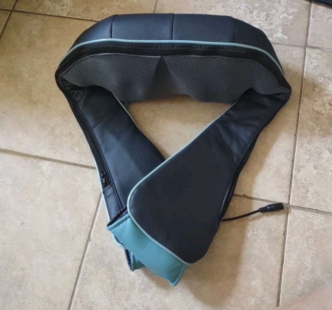 Amazing InvoSpa Shiatsu Neck & Back Massager w/Heat, AC & Car Power Cords JC-668