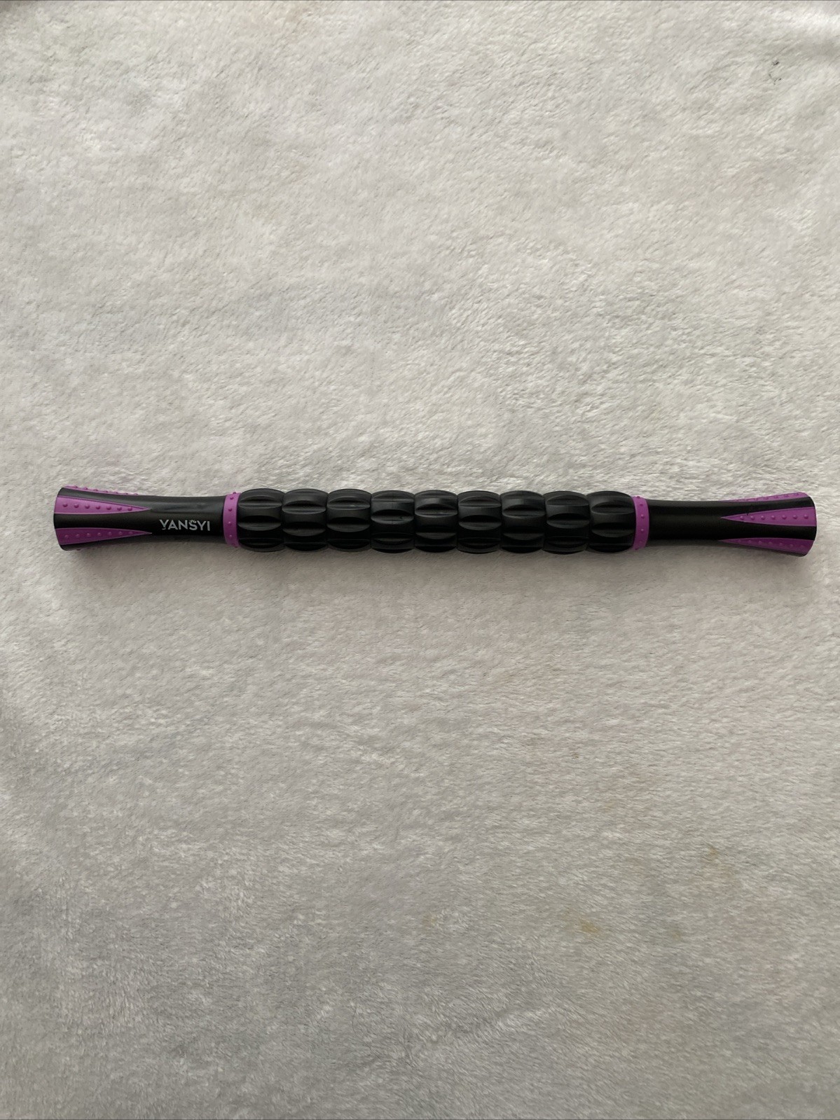 Yansyi 18-inch Muscle Roller Stick for Athletes Body Massage Tool blue or purple