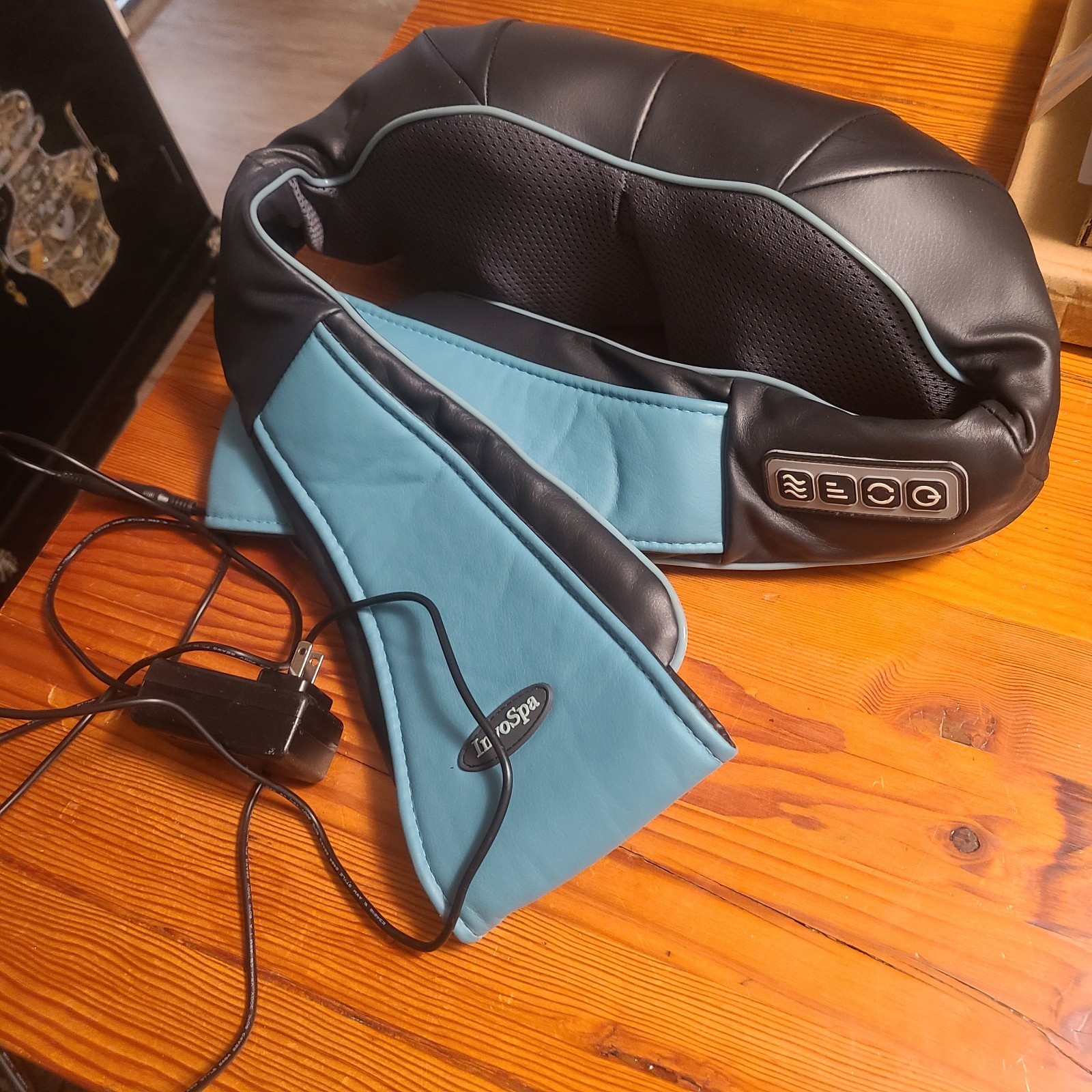 Invospa JC-668 Shiatsu Neck and Back Massager with Heat Black/Blue