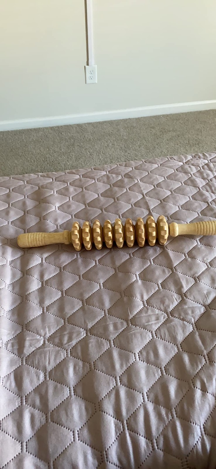 Ergonomic Curved Wooden Roller – Natural Cellulite Reduction and Muscle Relief