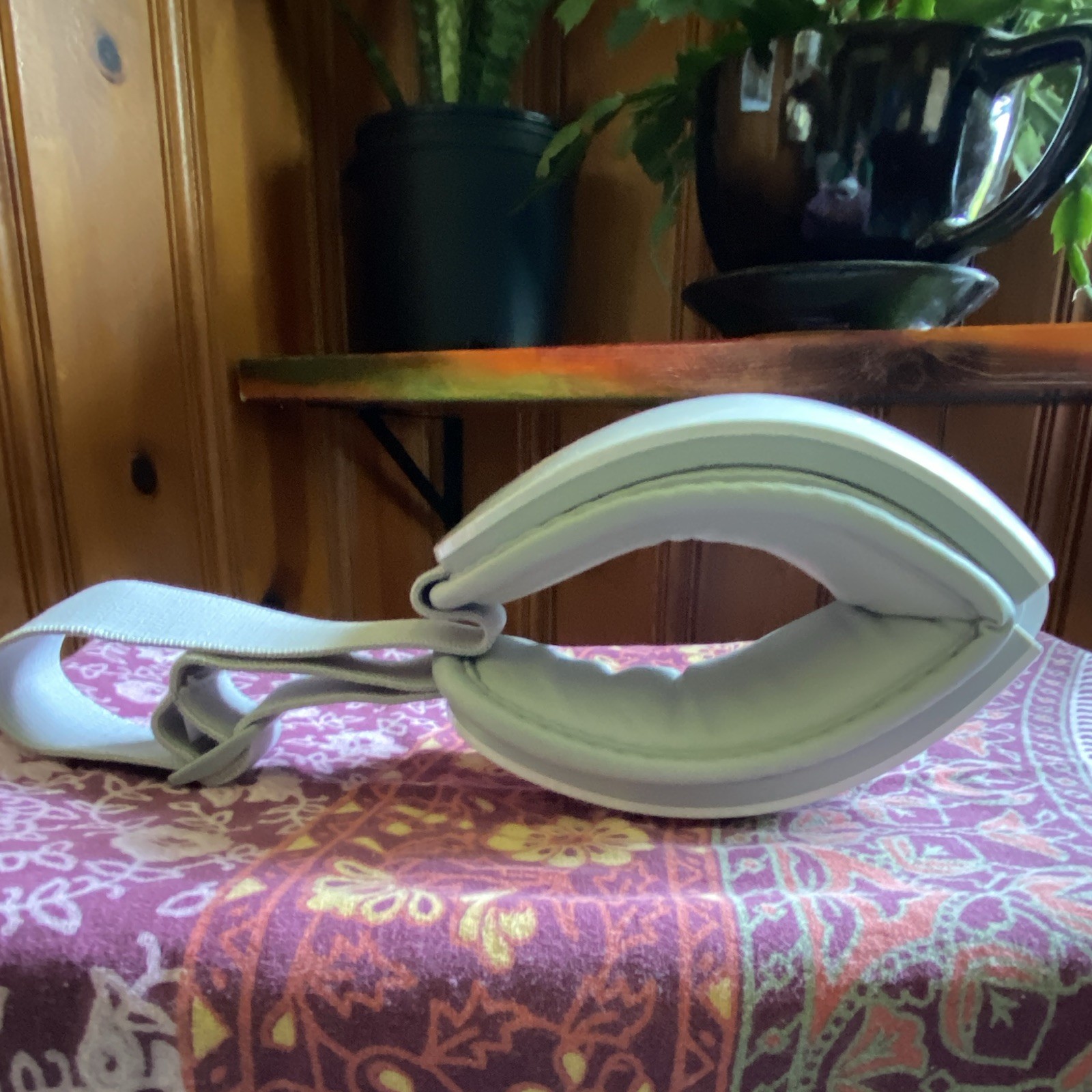 Ustuour UD-300 Electric Eye Massager Heated Air Compression Battery CE White