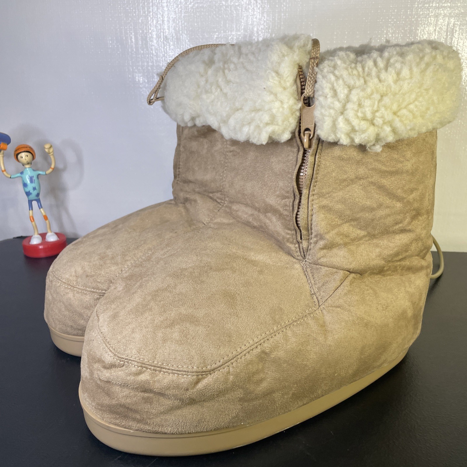 Brookstone Foot Vibrating Massager & Warmer Heated Soft Boot Shoes BST-003A 1999