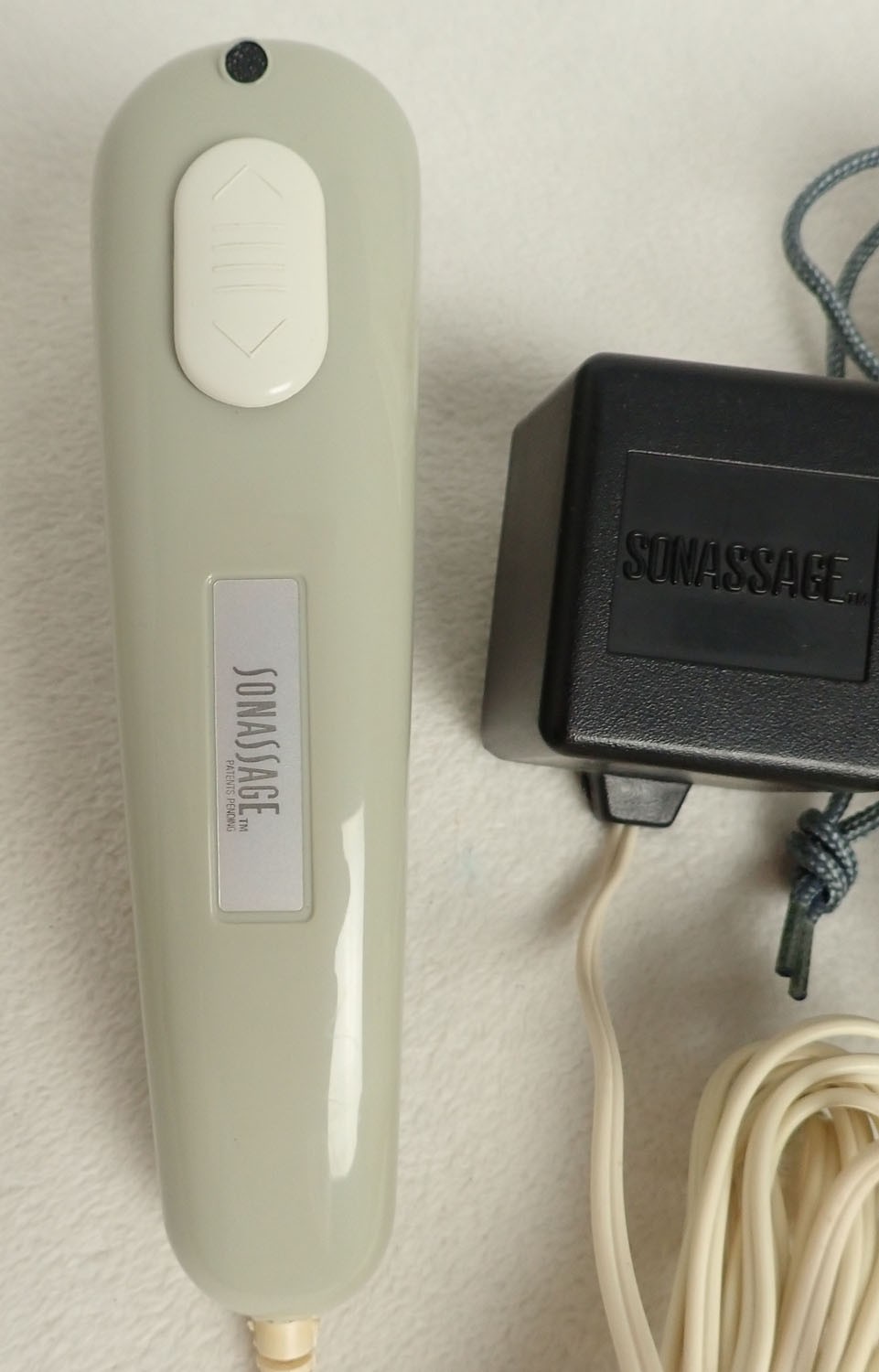 Sonassage Body Massager Sonic Pain Reliever Vibrates Handheld w/ Power Adapter