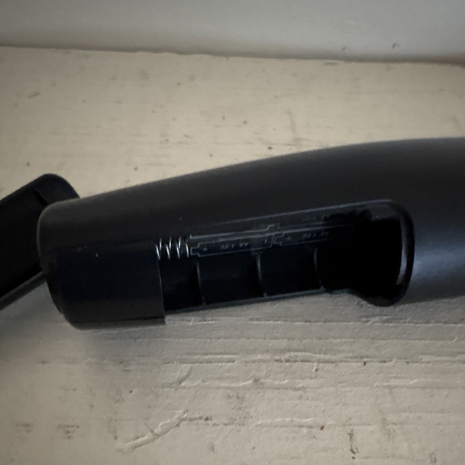 LOMI LOMM1099BK Cordless Vibrating Handheld Massager Back/Neck/Shoulder