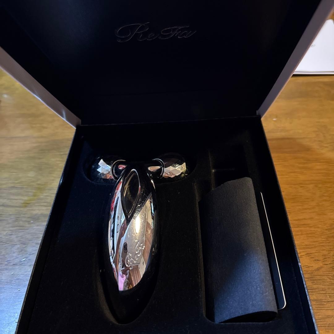 ReFa CARAT Salon Silver Facial Roller Multi-Faceted Skin Tightening Gift Box