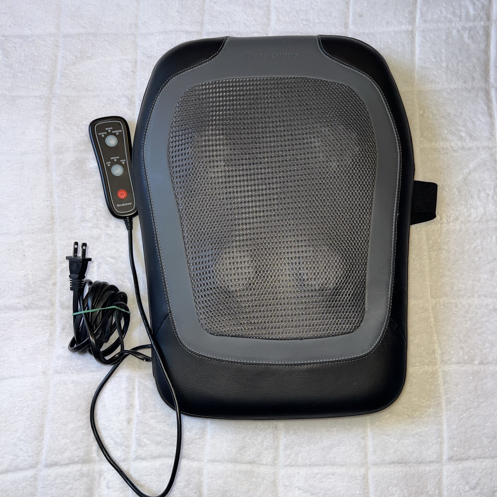 Brookstone Cushion W/Heat Intertek 3179249 Attached Remote