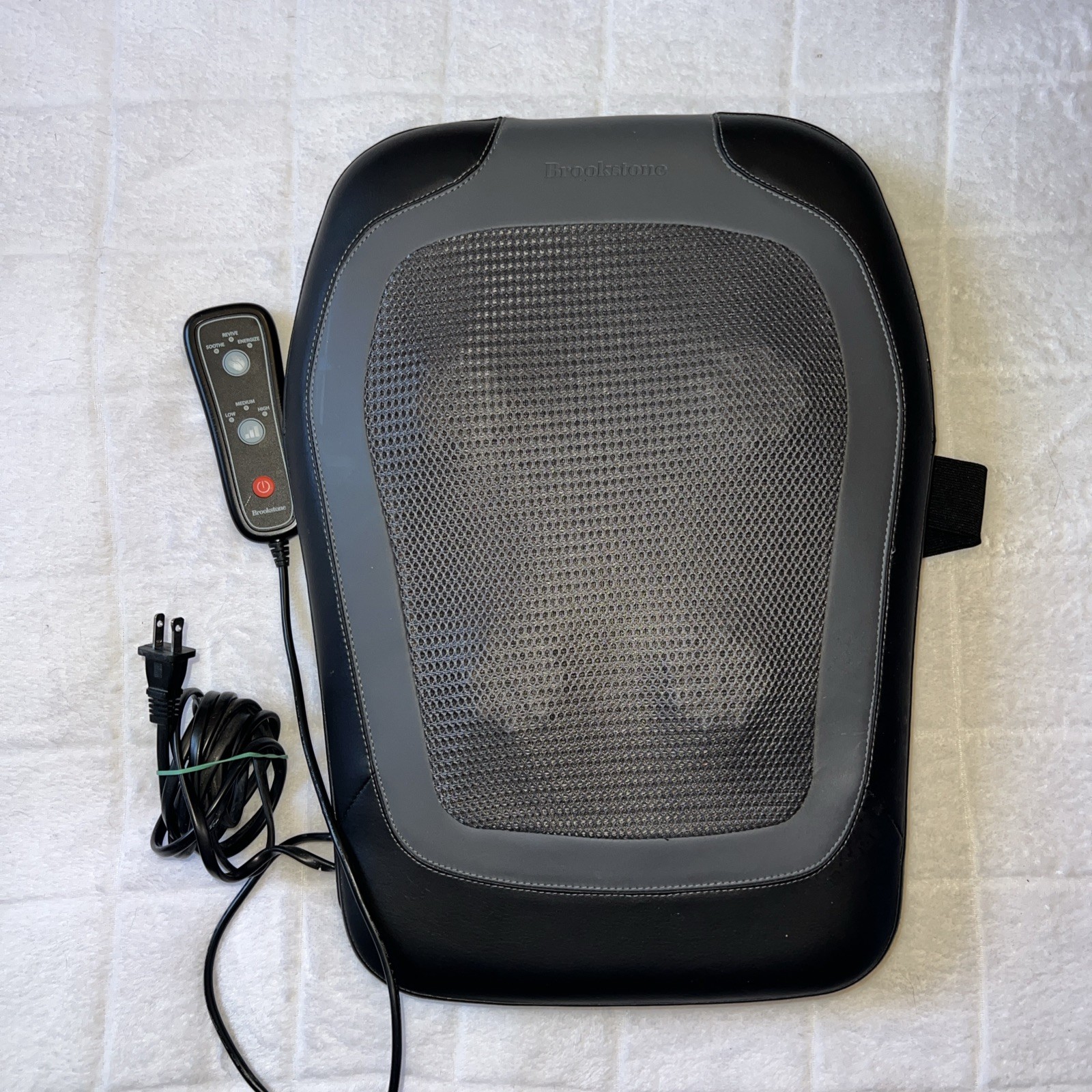 Brookstone Cushion W/Heat Intertek 3179249 Attached Remote