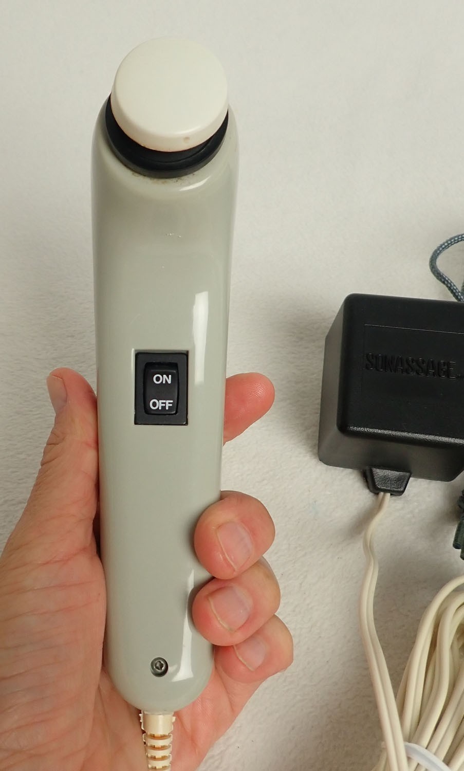Sonassage Body Massager Sonic Pain Reliever Vibrates Handheld w/ Power Adapter